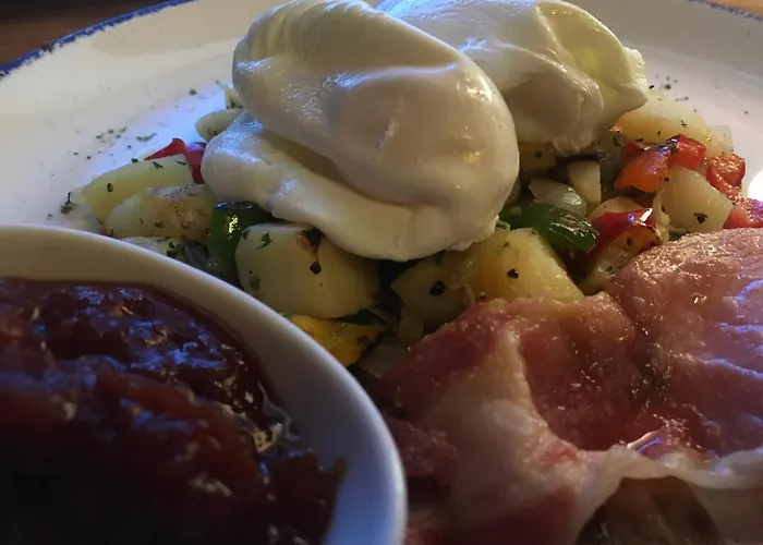 Maddens Bridge Bar & 4*